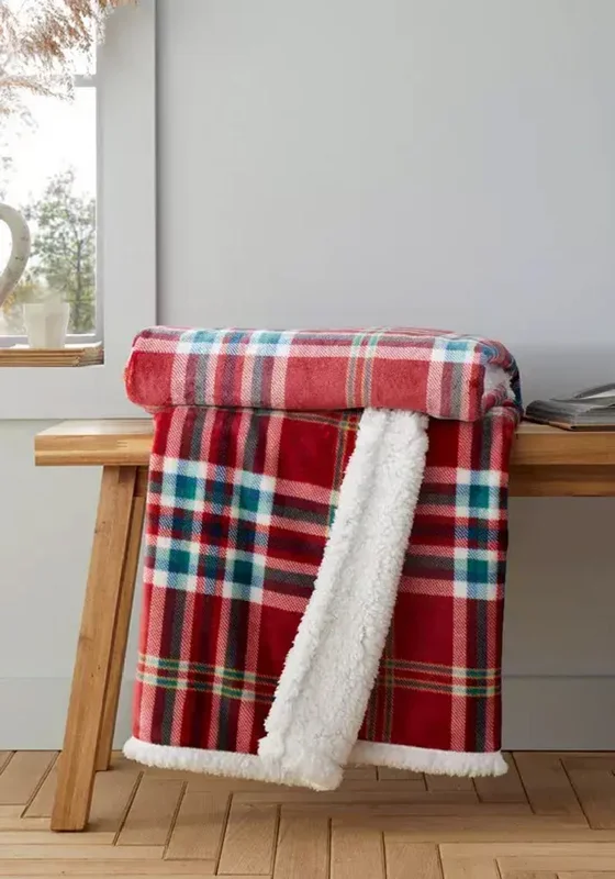 ultra-light quilted throw blanket-Catherine Lansfield Kelso Tartan Large Throw